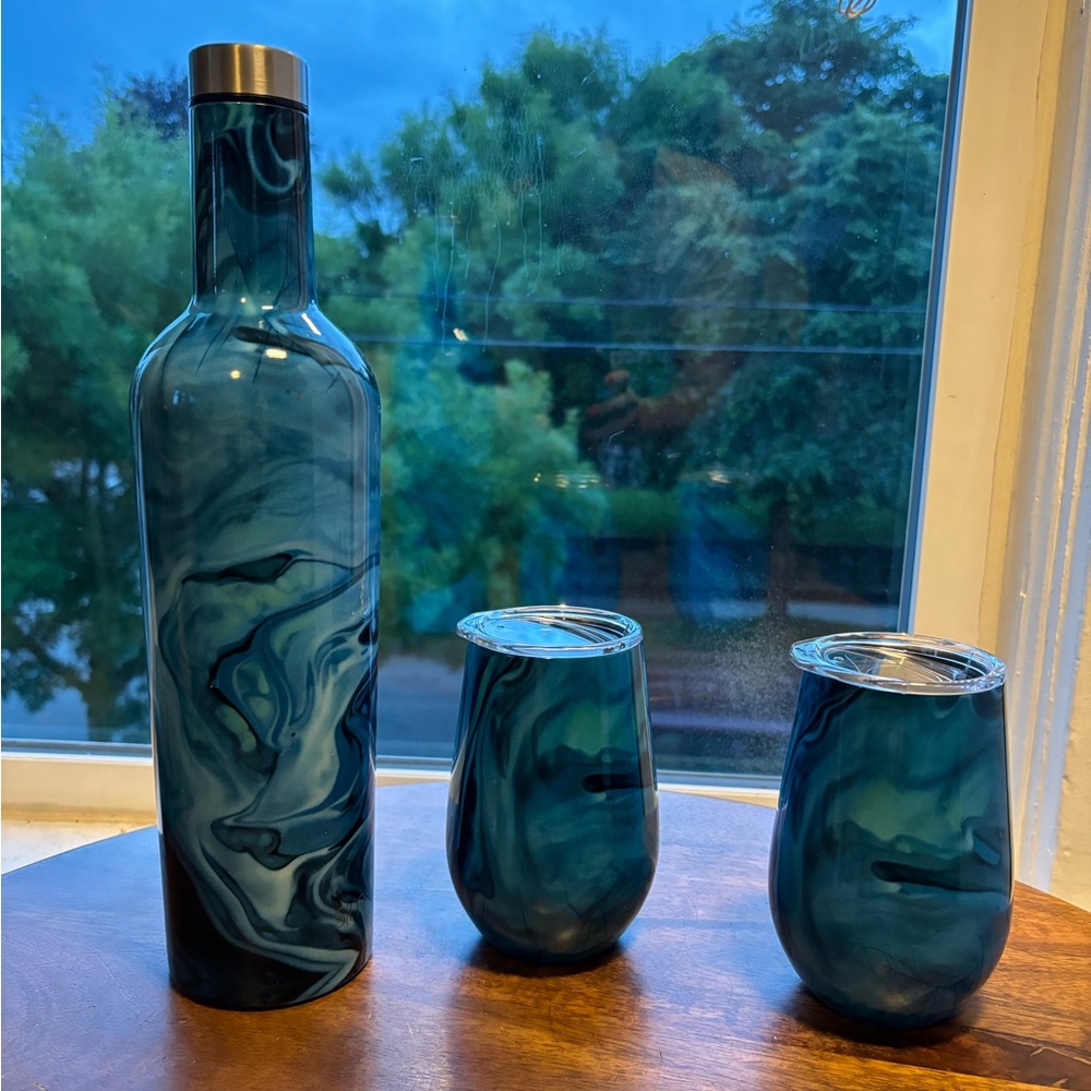 Stainless steel wine bottle with 2 tumblers